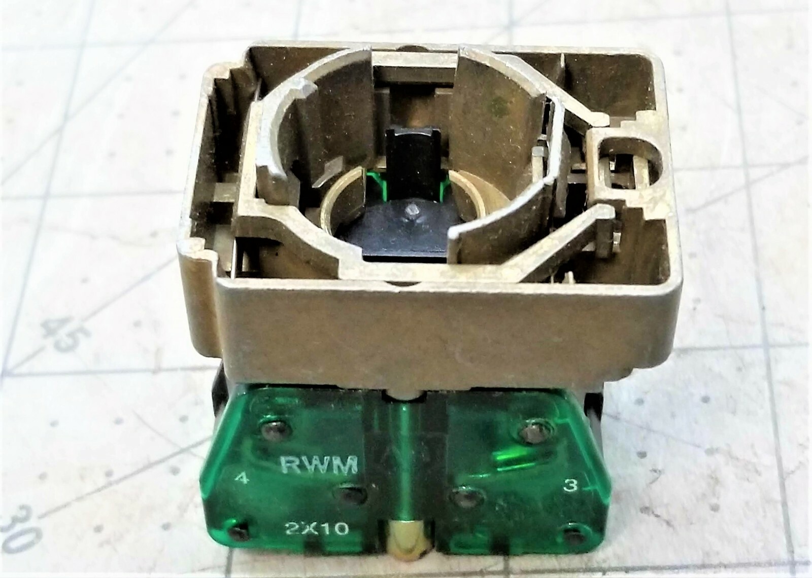 2-A B 800E-2X10 Pushbutton Contact Block Cartridges & 1 - 800E A2L Latch [B6B2]