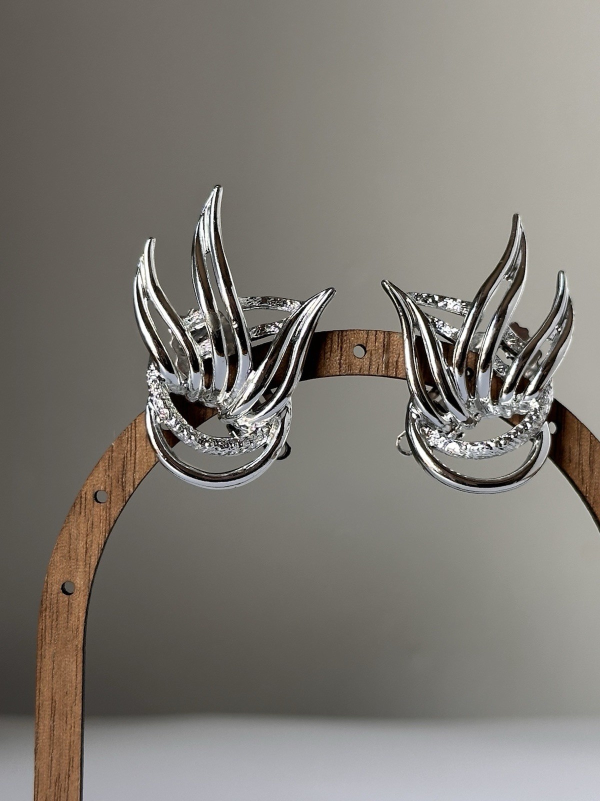 Vintage Emmons Earrings Shiny Spiky Leaves Clip On Brushed Silver 1”