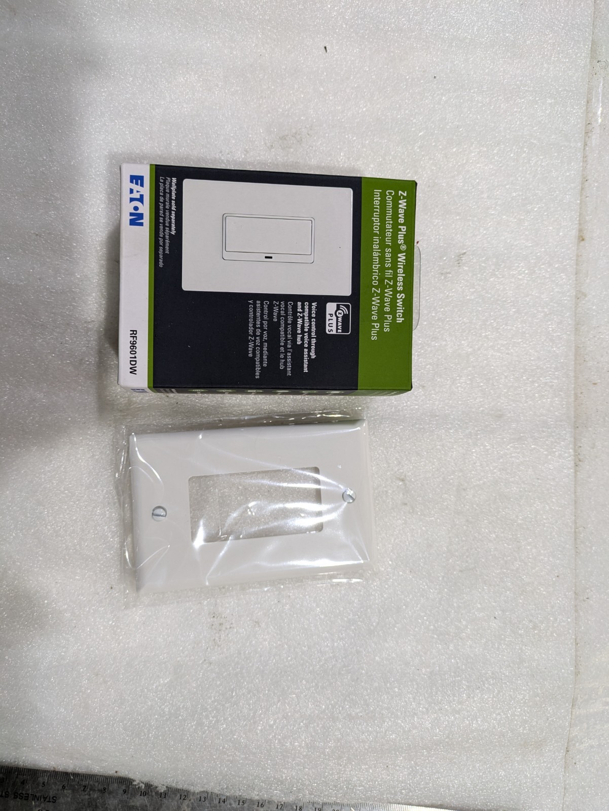 EATON  RF9601DW-BX-LW  White 15A 120V AC 60 HzZ-Wave Wireless switch.. each