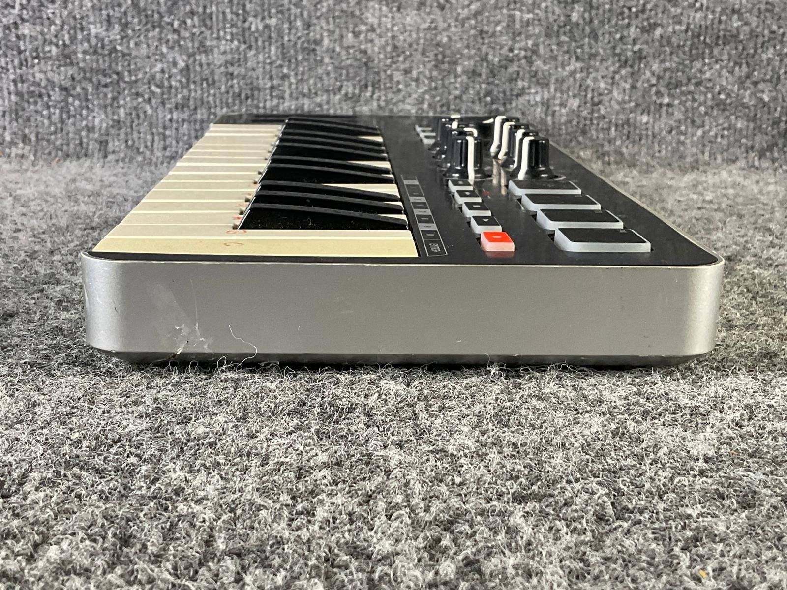 Samson Graphite M25 25-Key USB MIDI Controller Keyboard Used