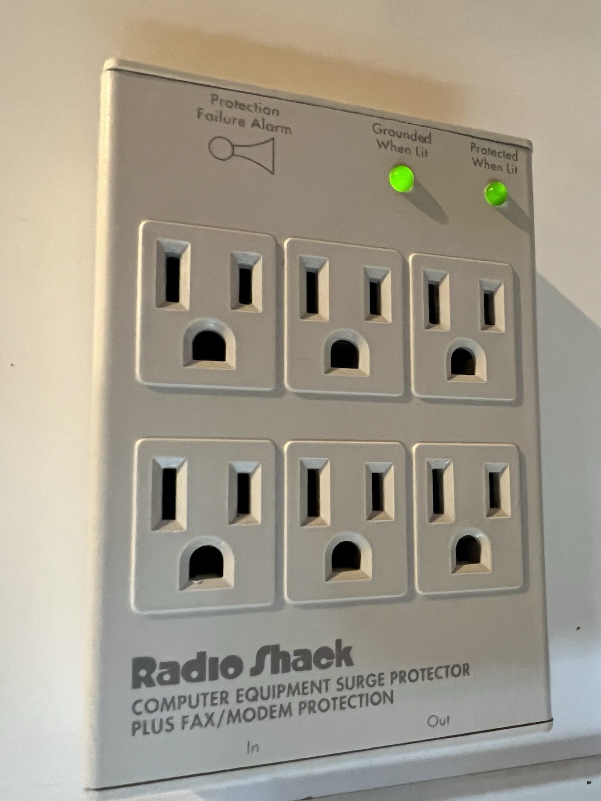 Radio Shack 61-2123 Notebook Computer Surge Protector Fax Modem Alarm Grounded
