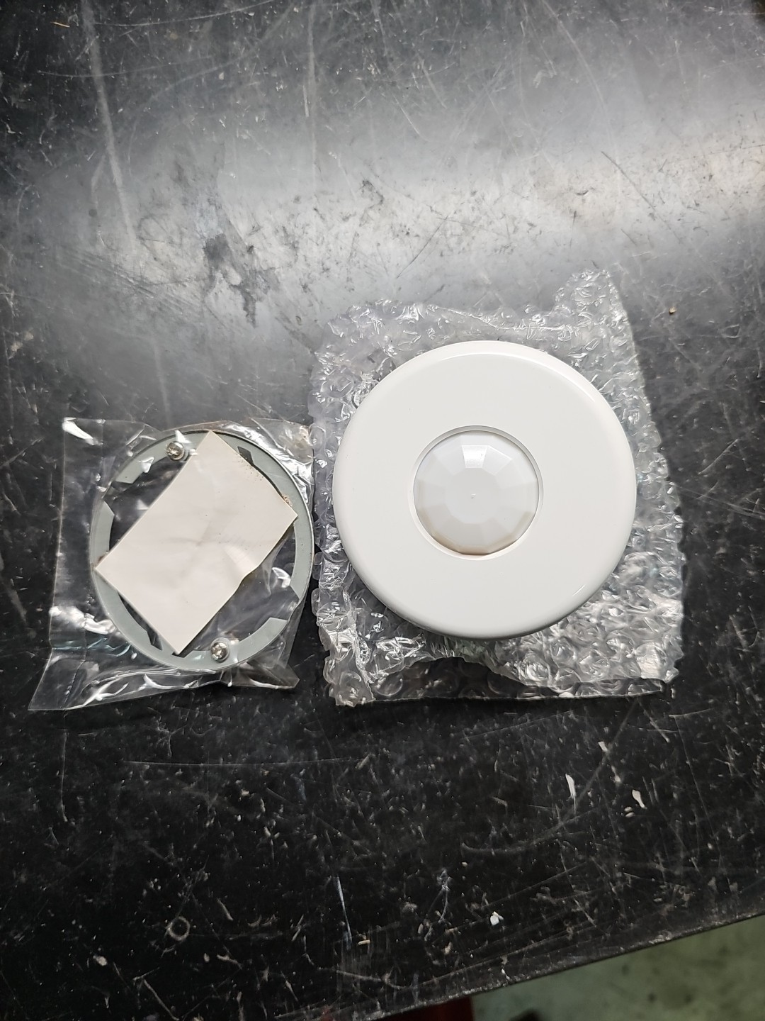 Wattstopper Ceiling Occupancy Sensor - PIR - Isolated Relay - 360º / 1,200 Sq Ft