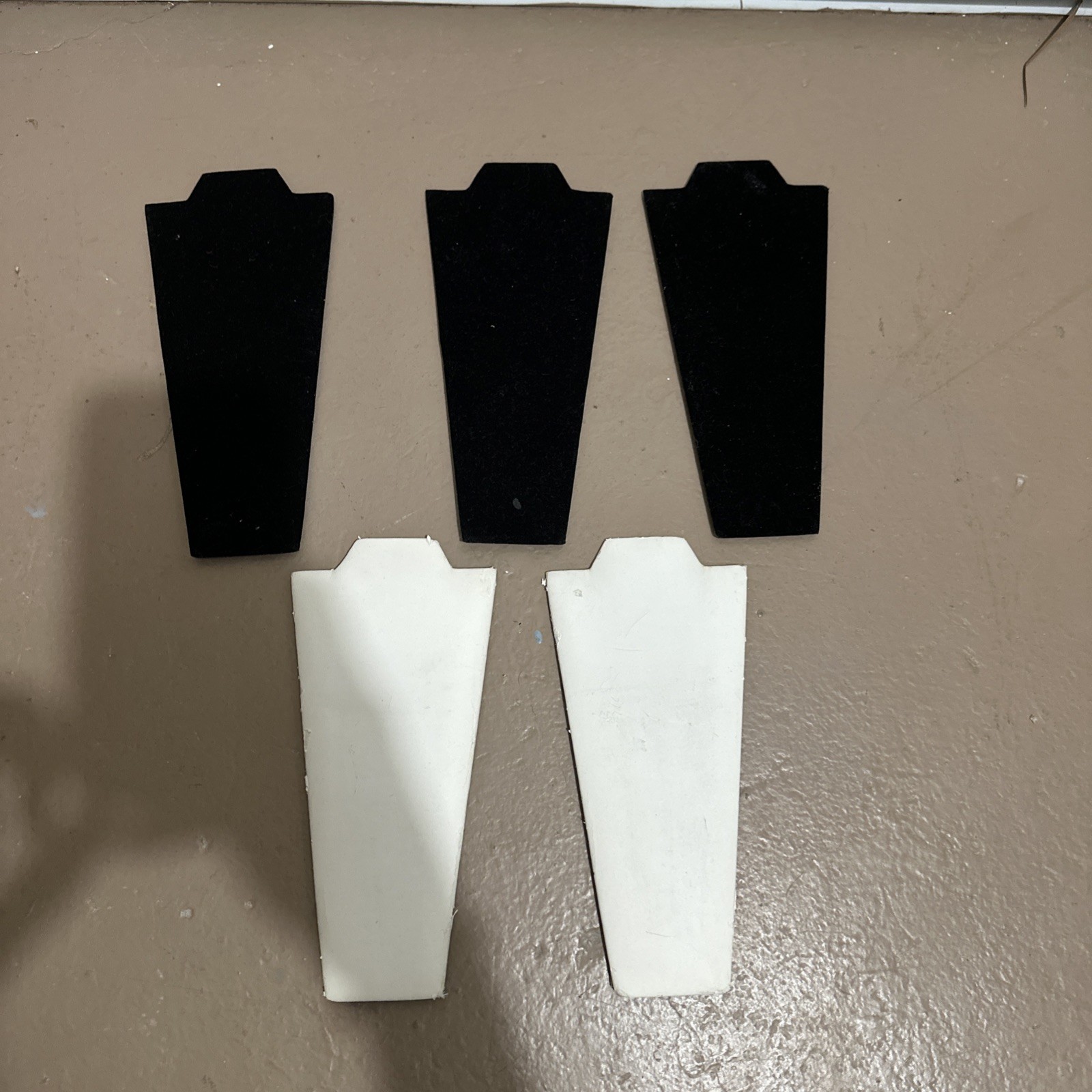 3 Black Velvet / 2 White Chain Necklace Easel Display Jewelry Bust