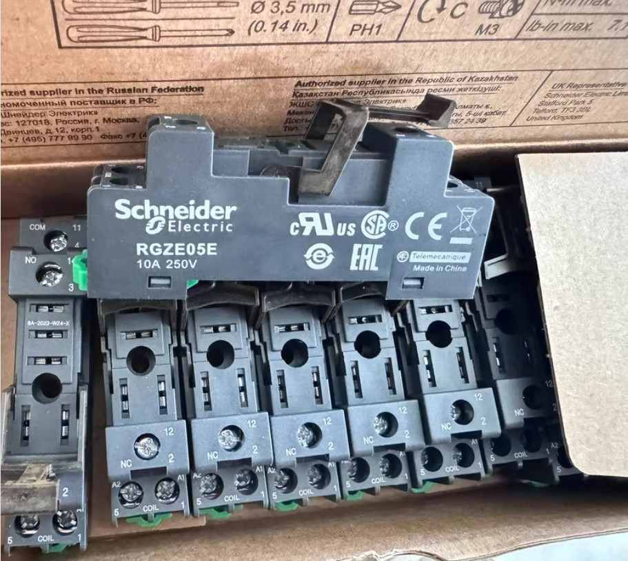 1PC NEW Schneider Intermediate relay base RGZE05E #LL