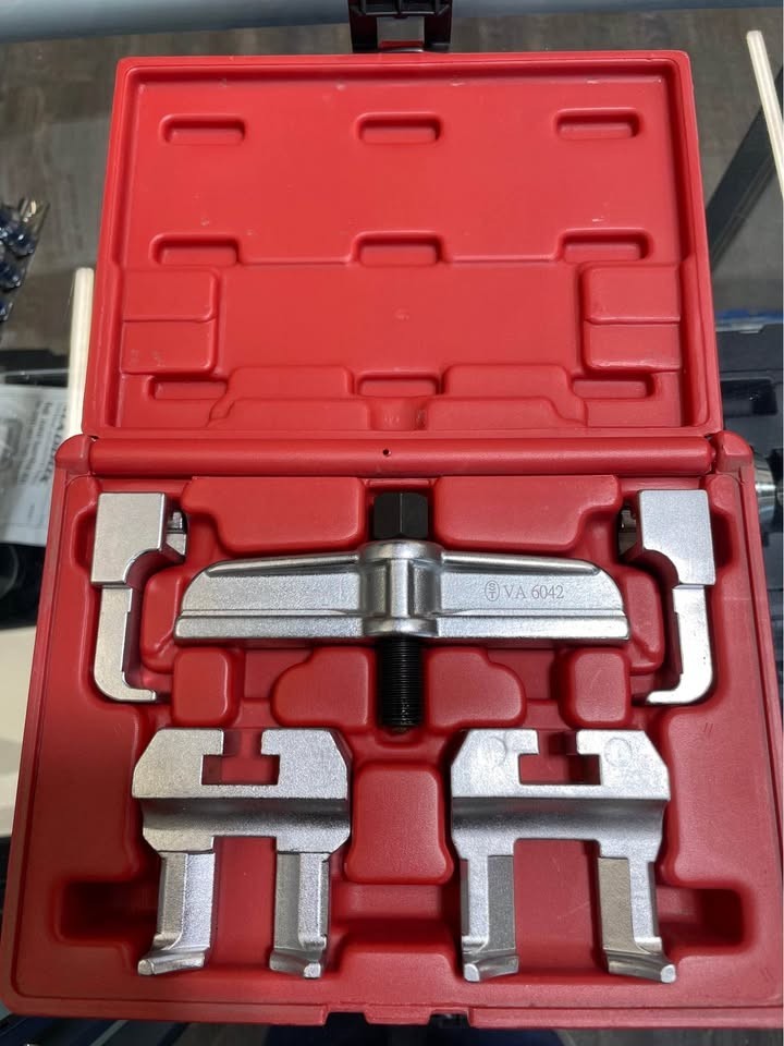 CAMSHAFT DRIVE BELT PULLEY PULLER