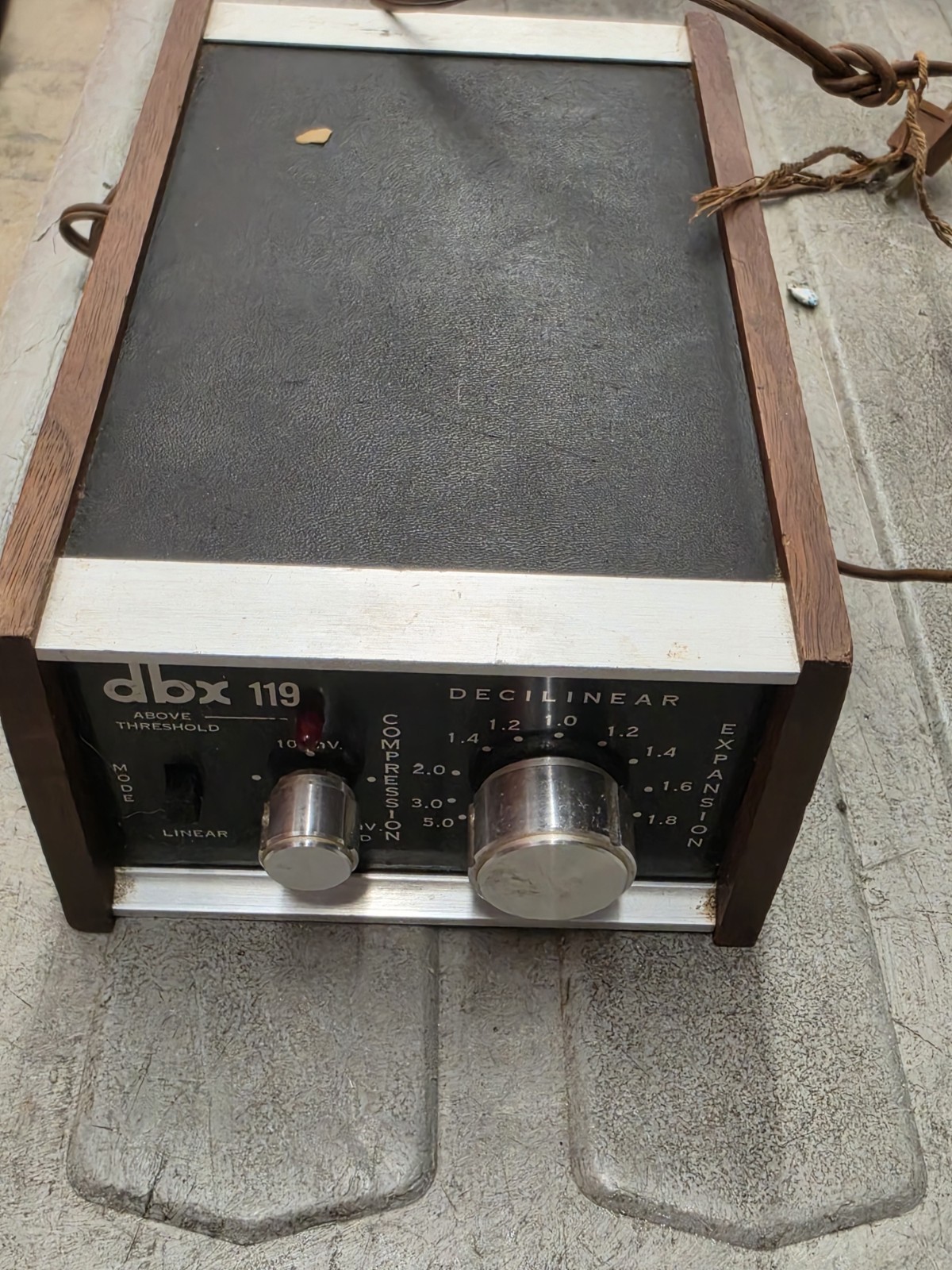 DBX 119 Decilinear Compression Expander Stereo Dynamic Range Enhancer (UNTESTED)