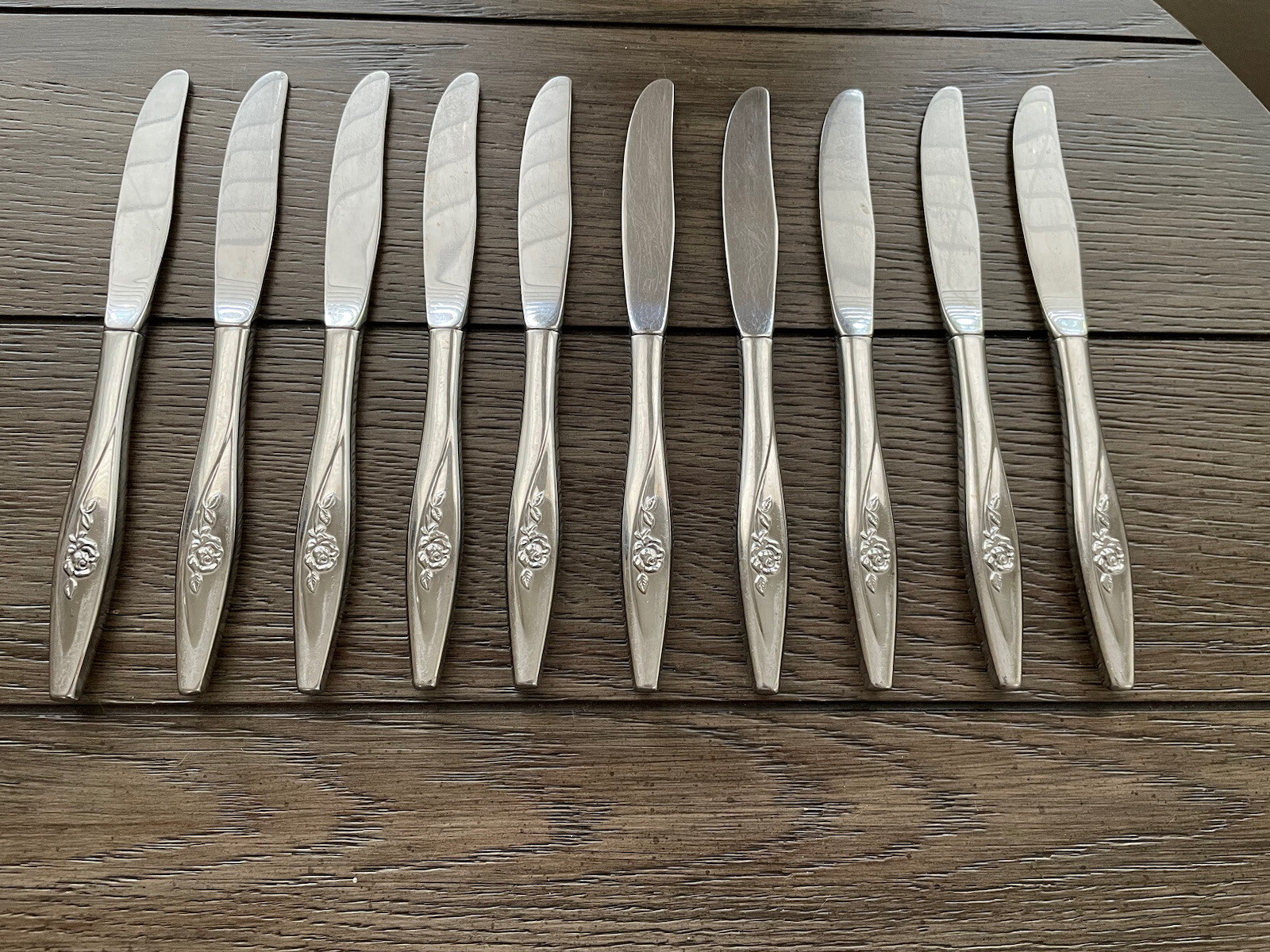 10 Oneidacraft Deluxe Stainless LASTING ROSE Dinner Knives 8.5”
