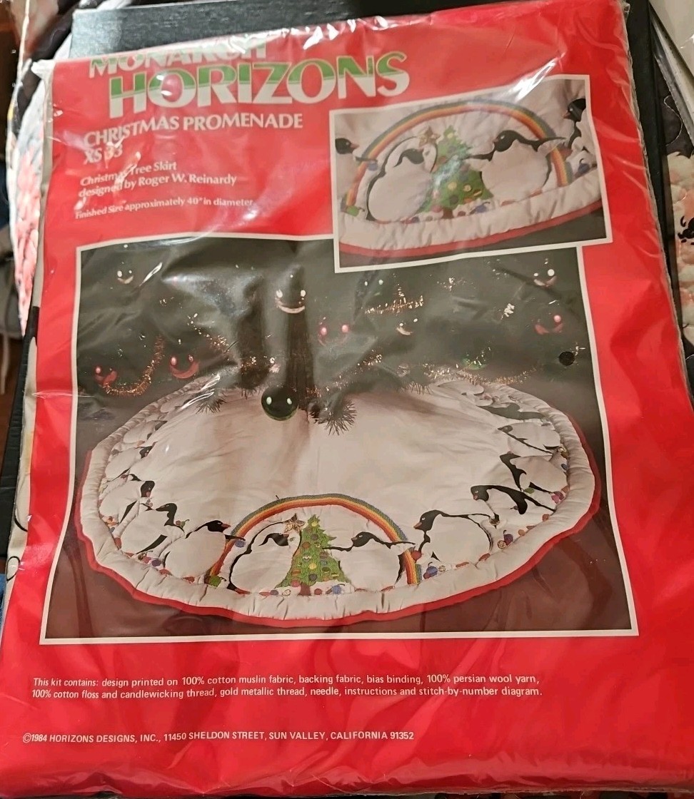 Monarch Horizons  Christmas Promenade Xs 33 Christmas Tree Skirt Roger Reinardy