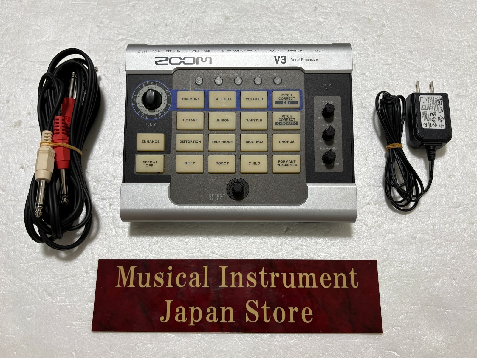 Zoom V3 Vocal Processor Voice Effect Multi-Effect Voice Changer with Adapter