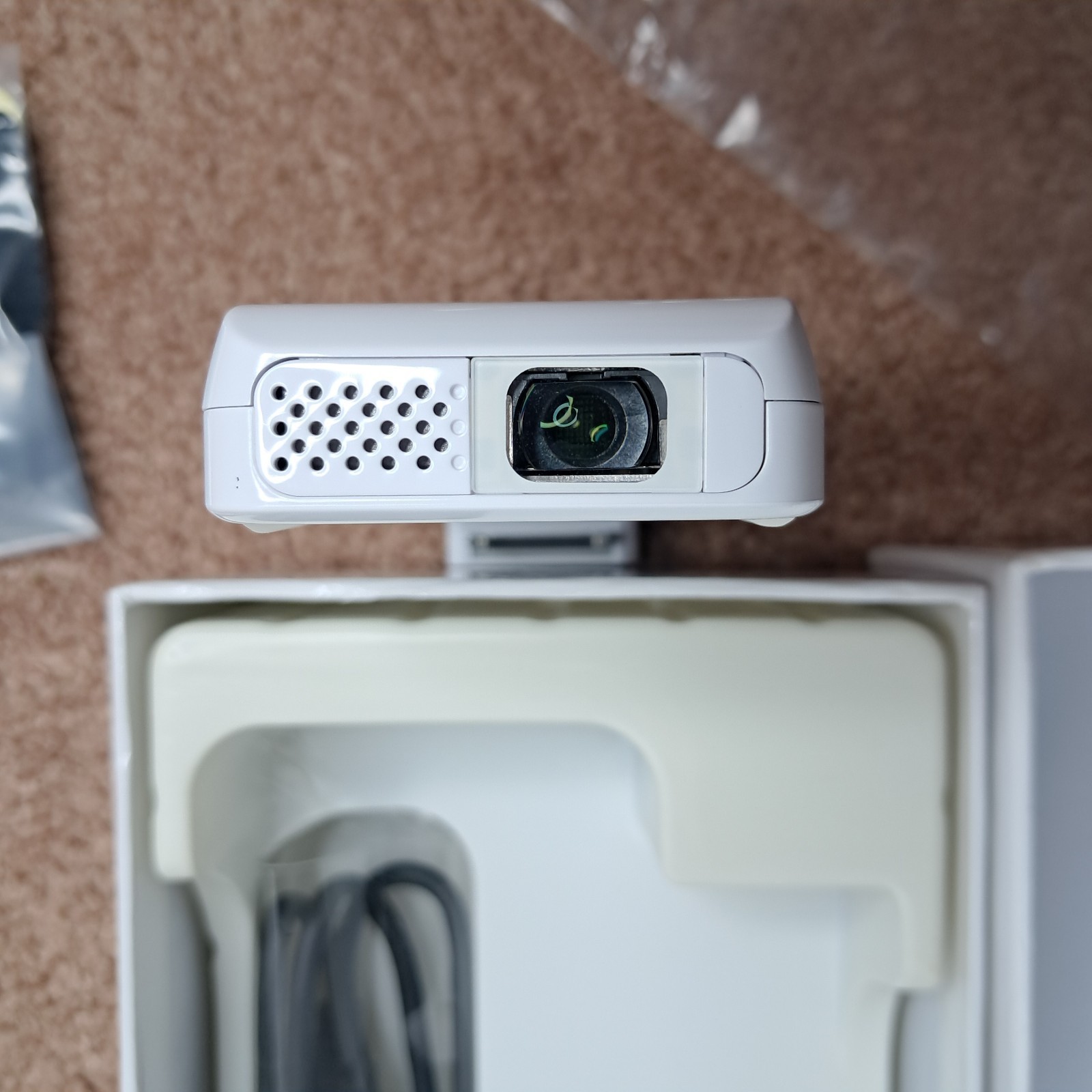 Ipico Hand Held Projector For iPod and iPhone General Imaging PJ205 Open Box