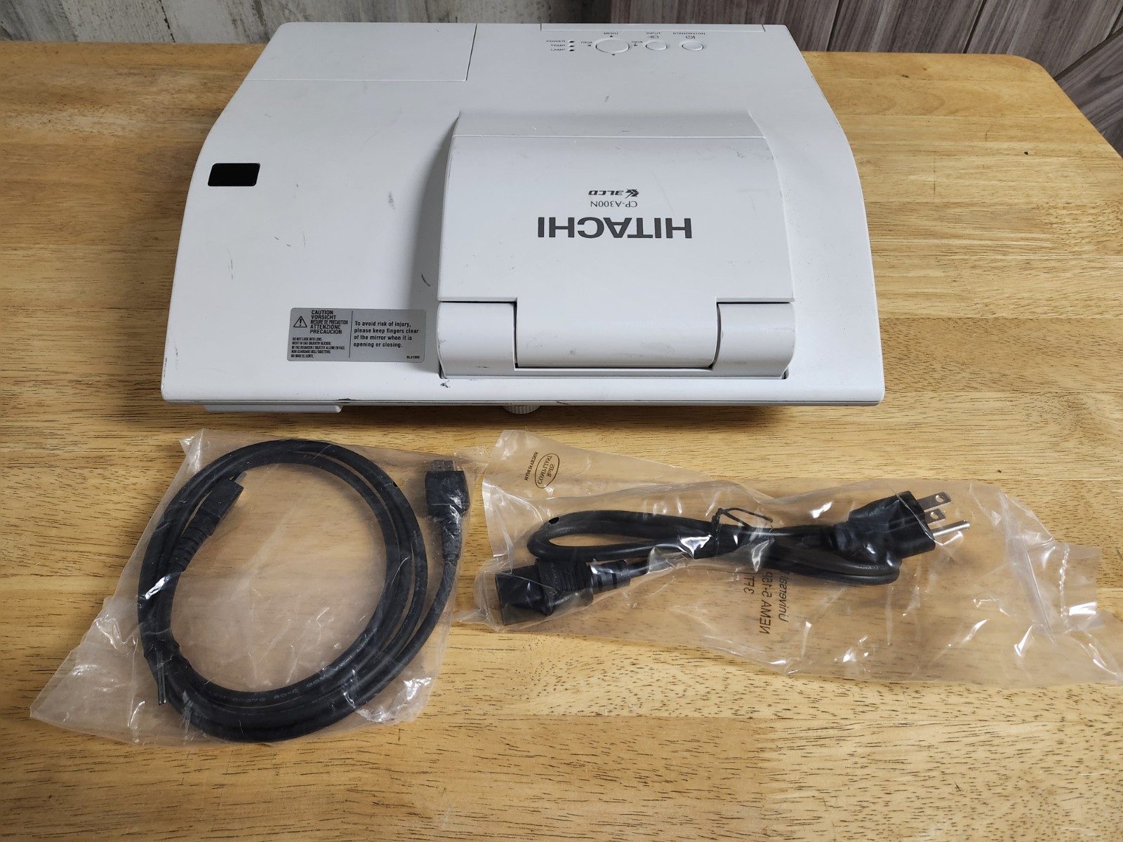 Hitachi CP-A300N 3LCD Projector UST Large Screen from Short Distance 3000 Lumens