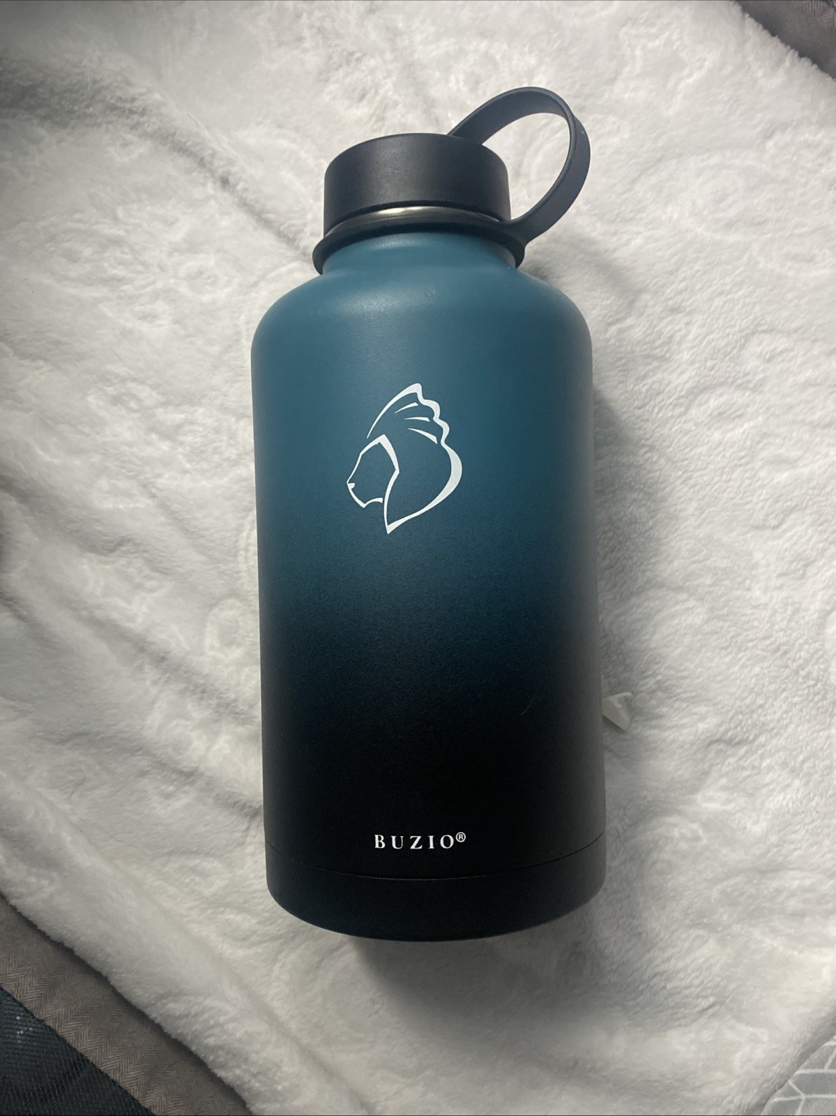 BUZIO 64 Oz Water Bottle Insulated