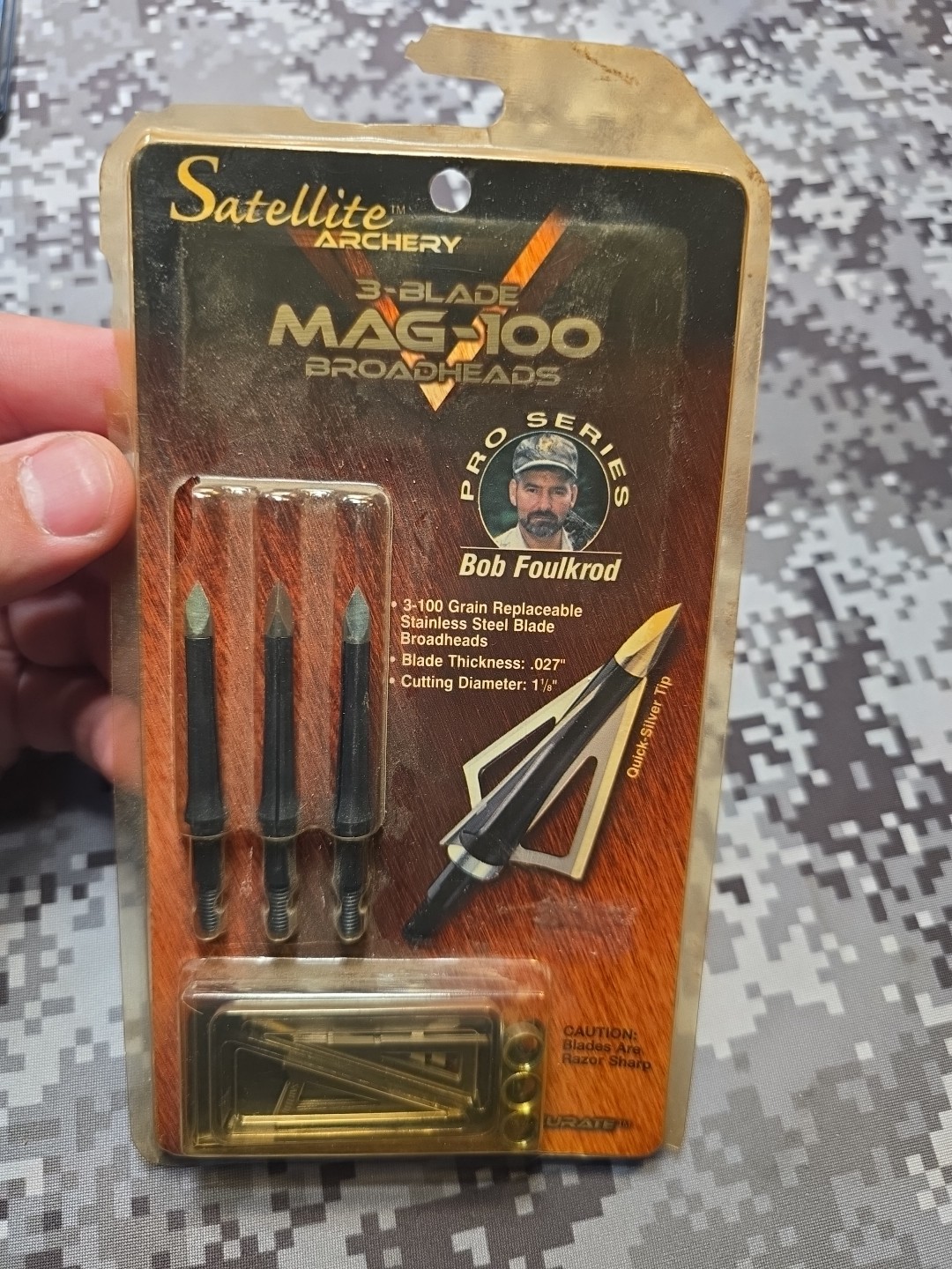 3 SATELLITE ARCHERY 3 BLADE MAG-100 GRAIN SCREW IN BROADHEADS BOWHUNTING BOWHUNT