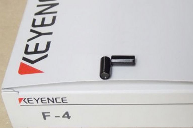 2PCS/Lot KEYENCE F-4 Focusing Lens F4 New In Box #