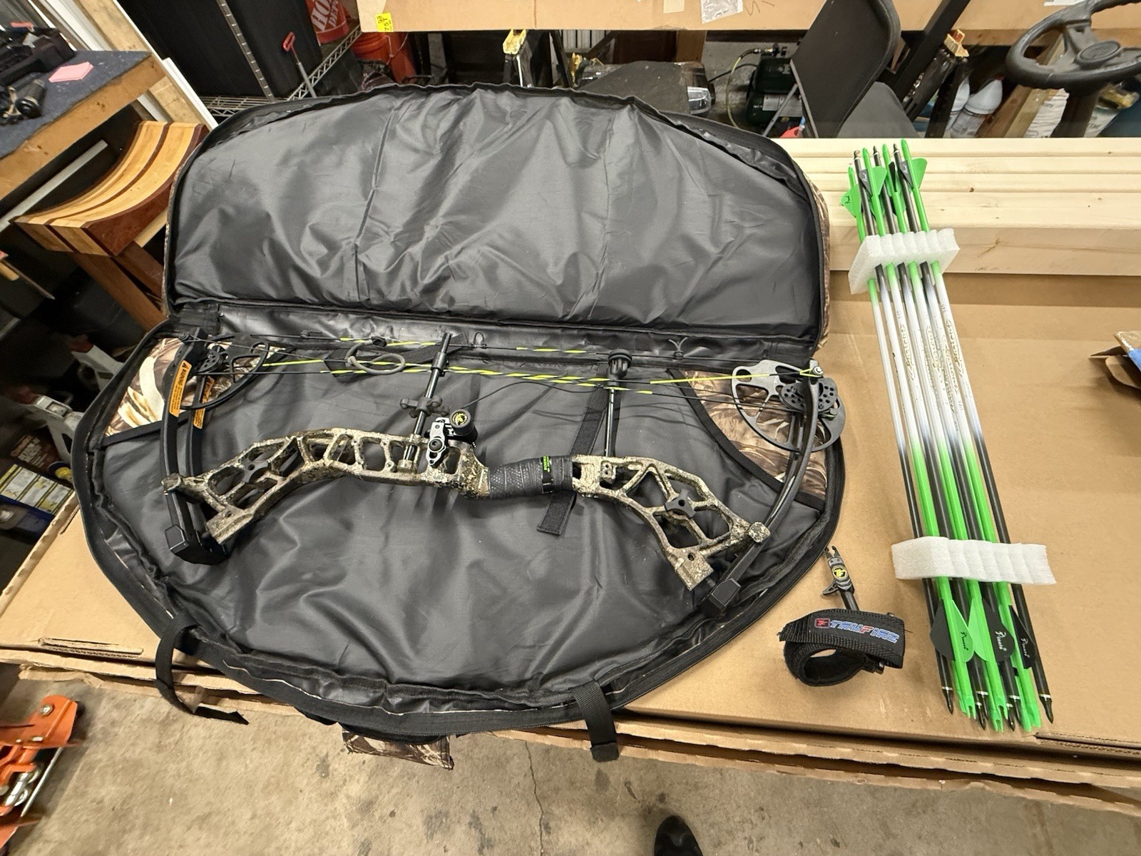 Blackout/Bear Intrigue Xt4 Left Hand Compound Bow