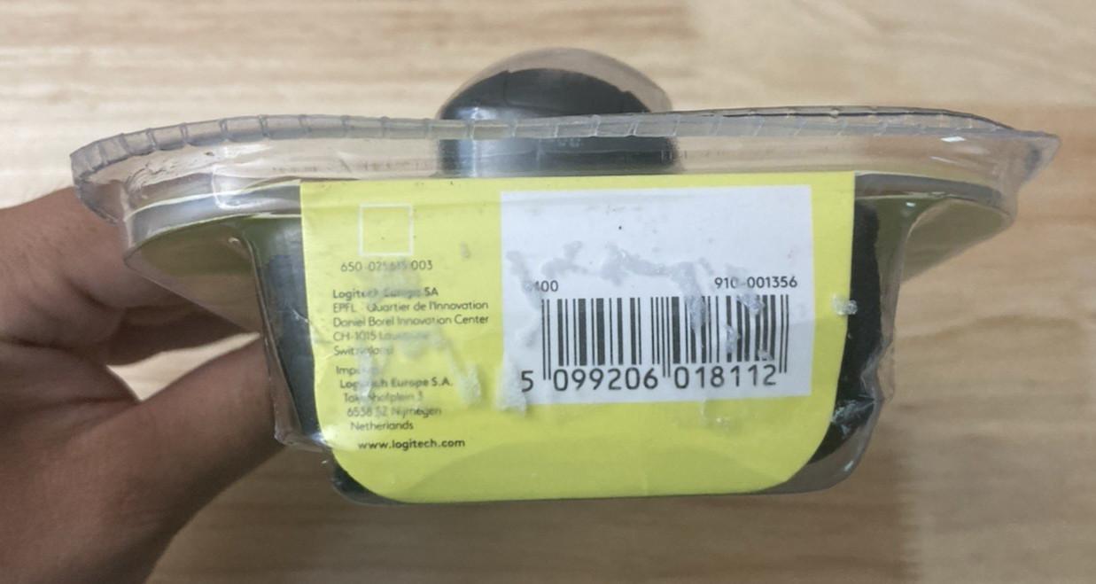 Logitech R400 Wireless USB Laser Presentation Remote (Factory Sealed)