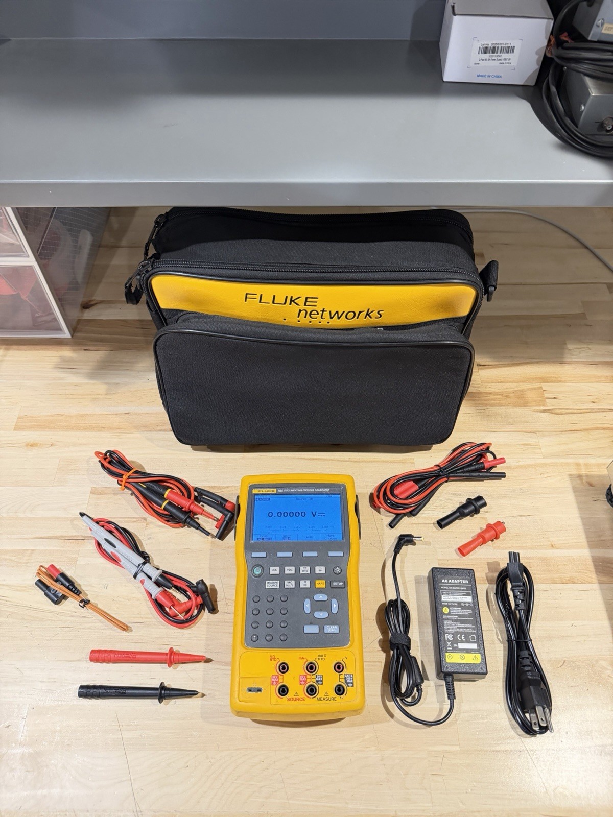 FLUKE 754 DOCUMENTING PROCESS CALIBRATOR W/ ACCESSORIES (TESTED) FREE SHIPPING