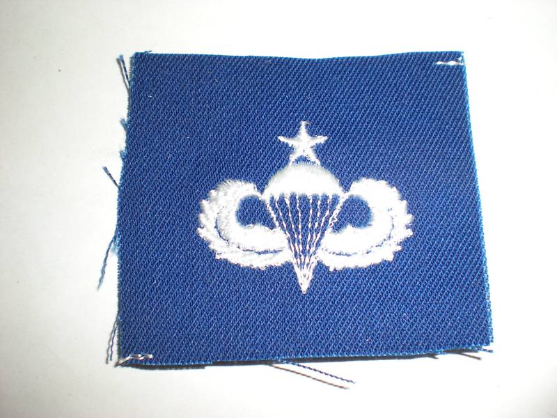 USAF SENIOR PARACHUTIST JUMP BADGE -  WHITE ON BLUE TWILL