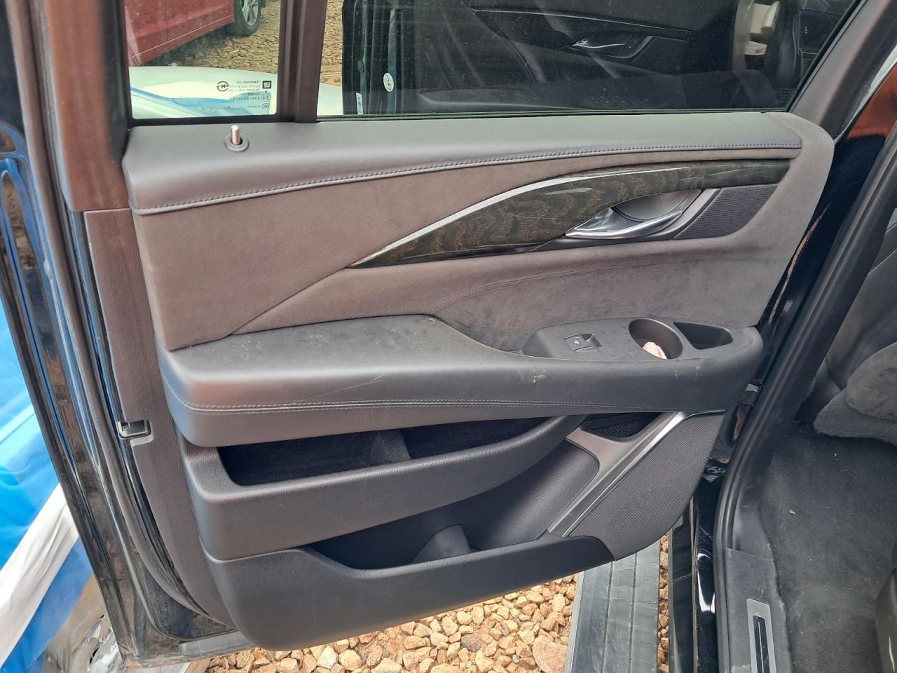 ESCALAESV 2017 Glove Box 4809120