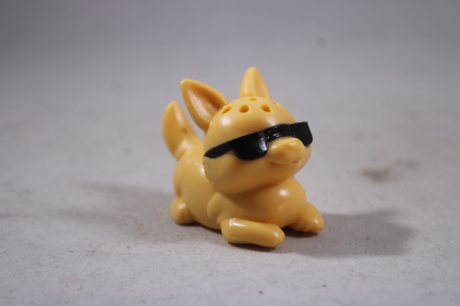 Hasbro Play-Doh Sun Fun Pals Figure Bunny Sunglasses