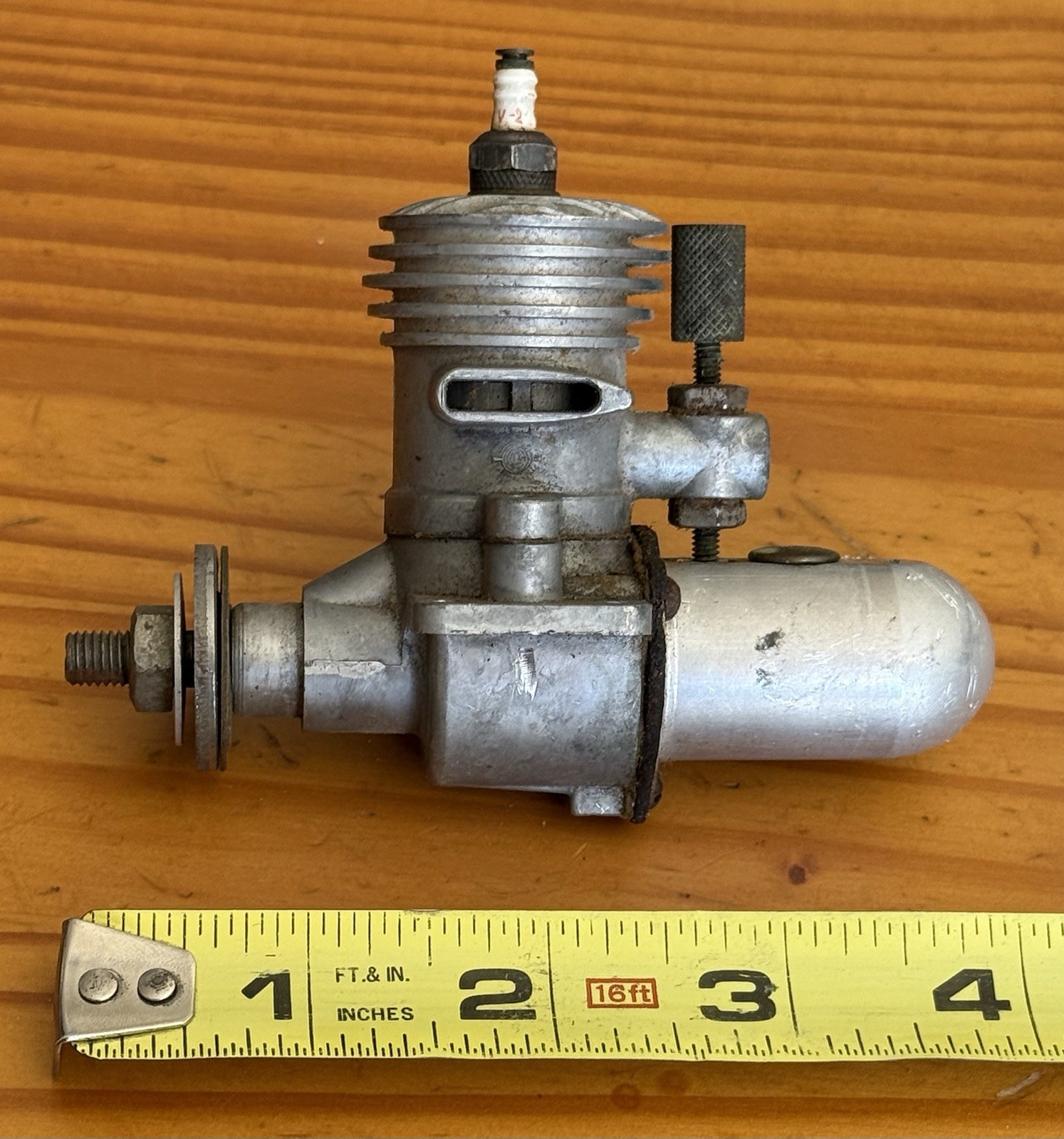 VINTAGE 1940s THOR GAS MODEL C/L AIRPLANE ENGINE With Metal Gas Tank F4.3