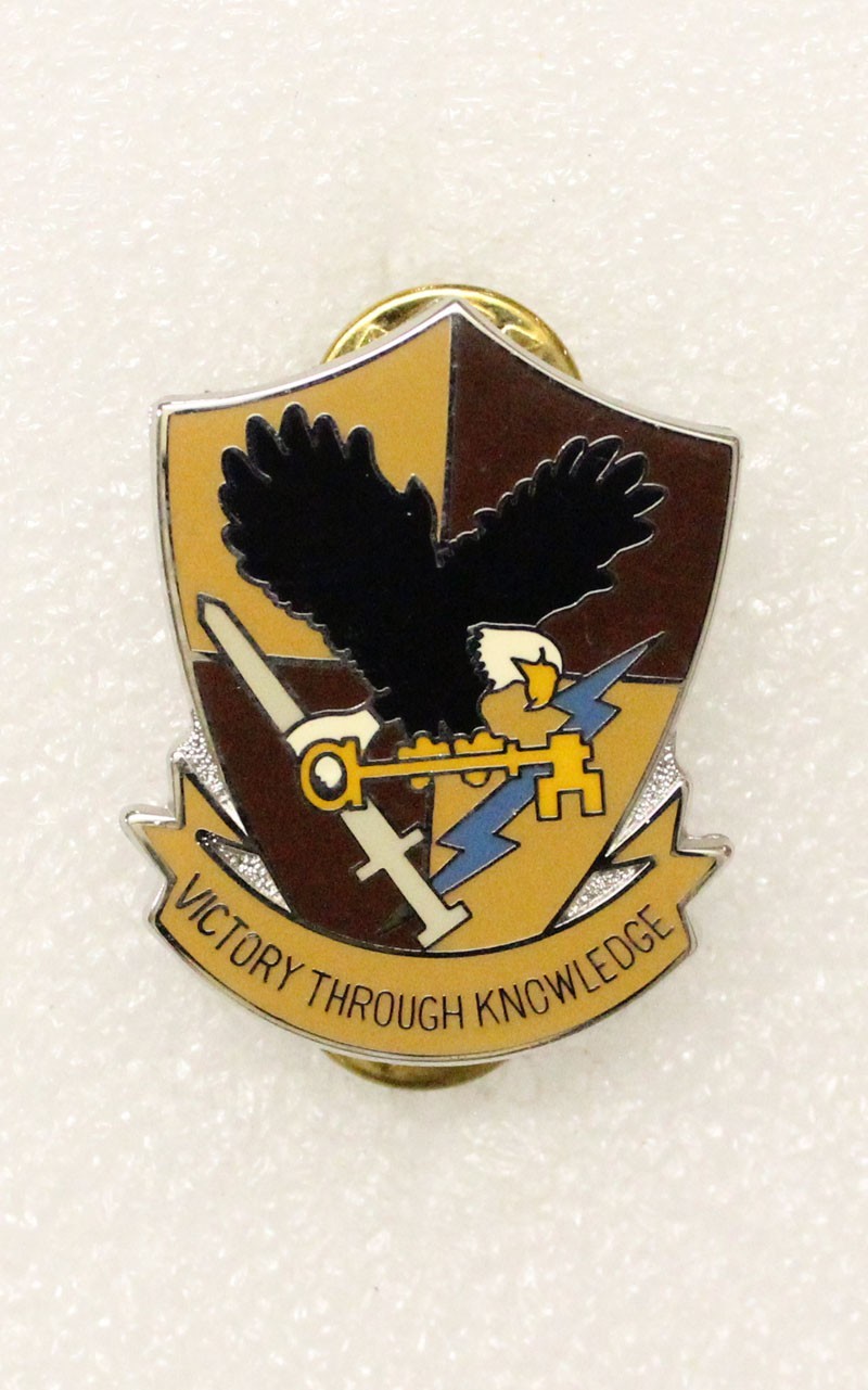 U.S. Army DI pin 2350 - 706th Military Intelligence Group - c/b, V-21