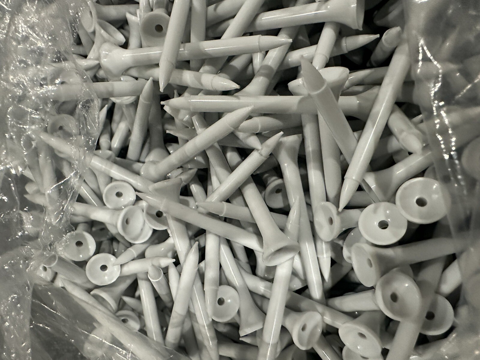 White Plastic Golf Tees (200 Pack)