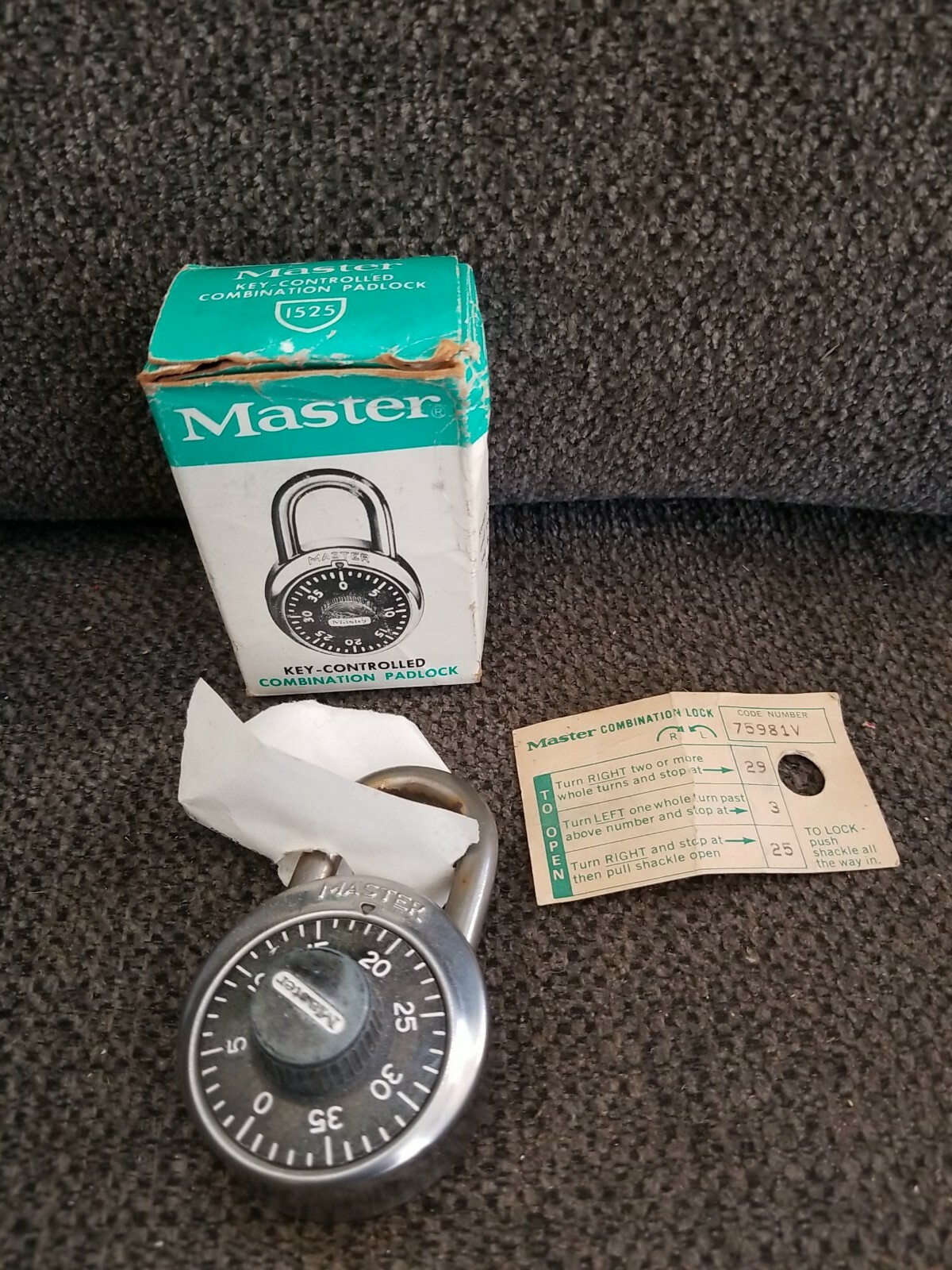 Vintage MASTER LOCK Combination Padlock New In Box With Combo 1525 with Box