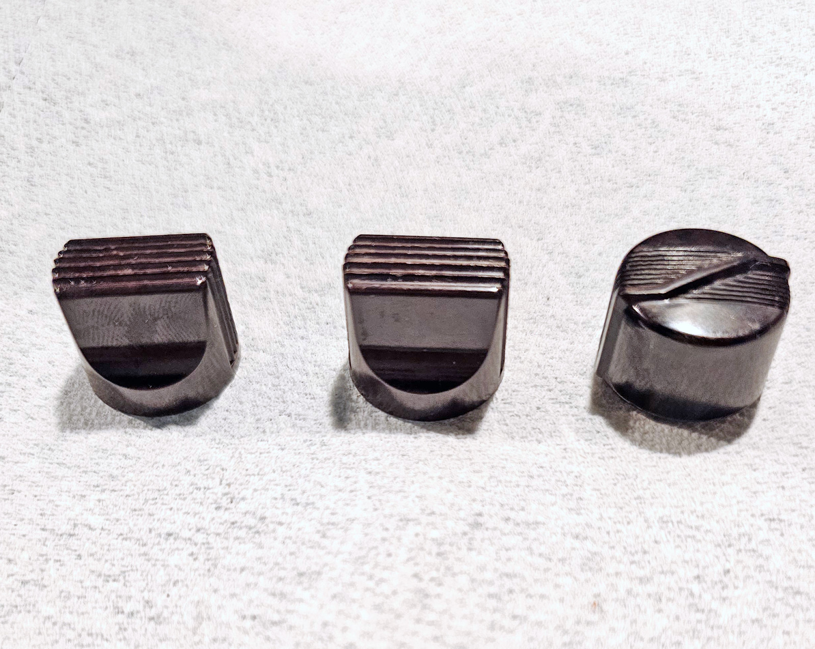 3 Knobs - Capitol Phonograph Turntable Model U14 - Brown Bakelite