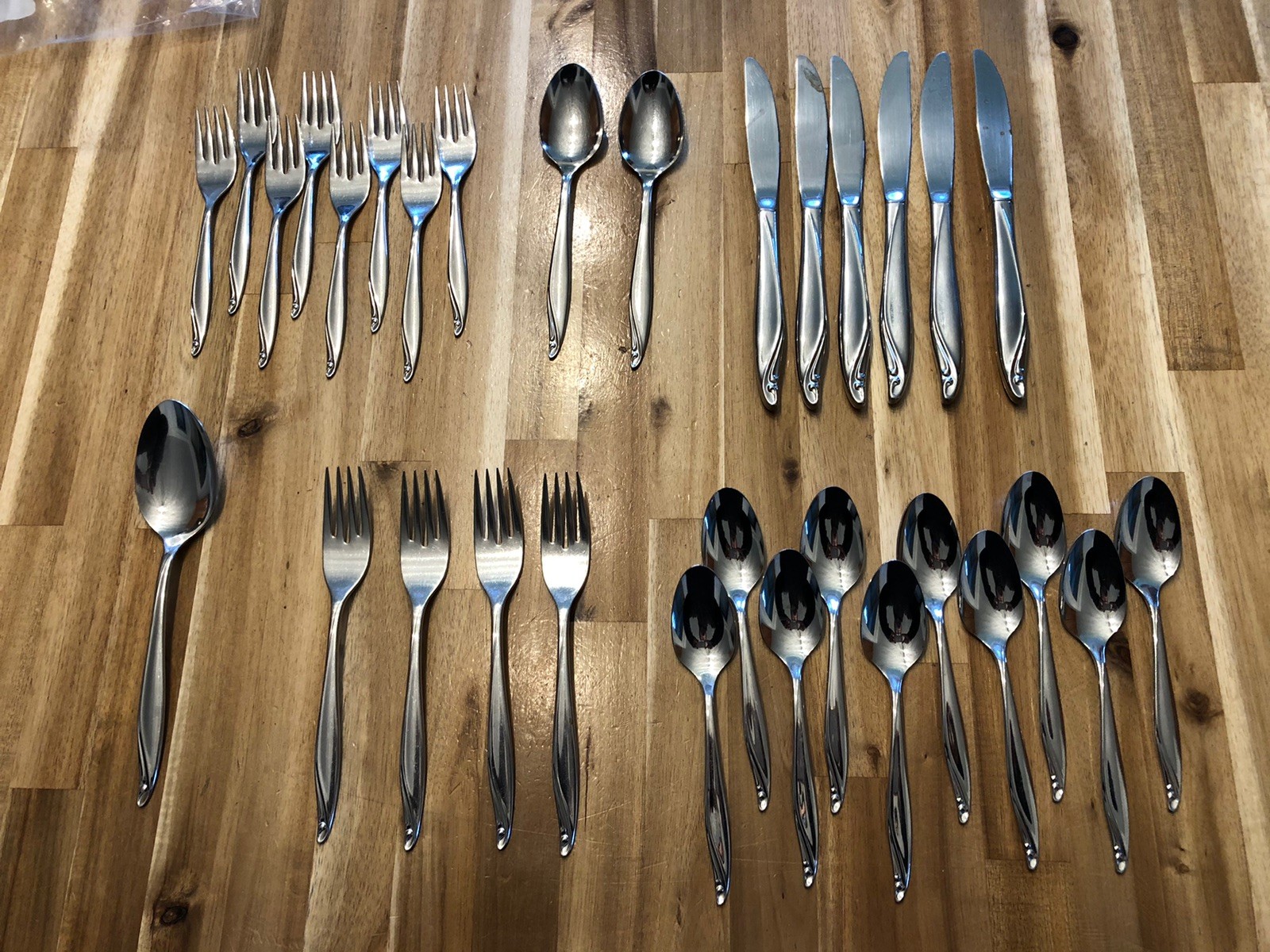 Oneida Surf Club Seven Seas Knife Fork Spoon Stainless Swirl Tip 31 Pcs