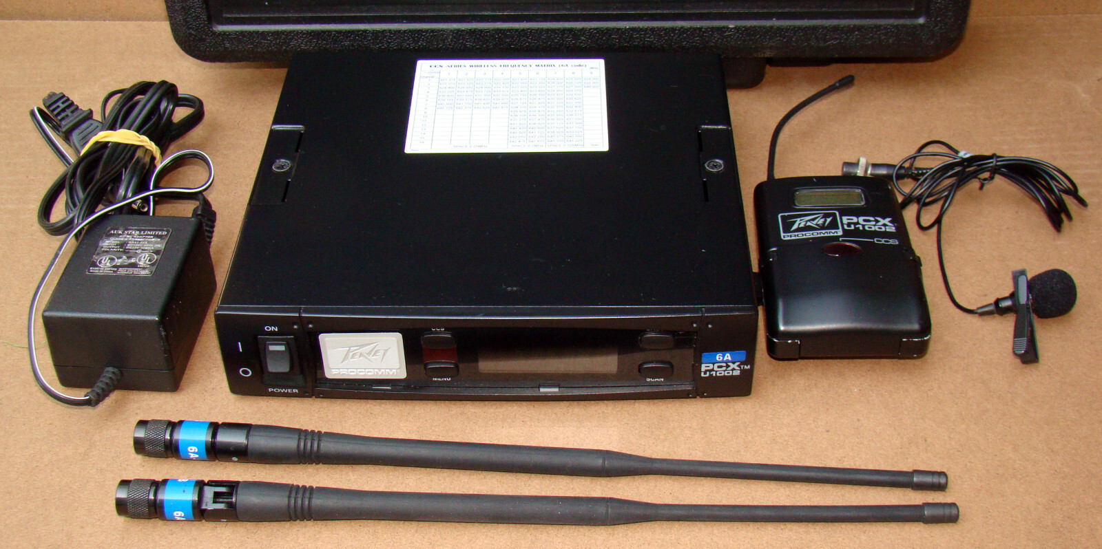 Peavey ProComm PCX U1002 Pro True Diversity Wireless Lavalier Microphone System