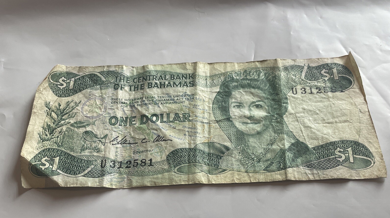 THE CENTRAL BANK OF THE BAHAMAS 1974 One Dollar Banknote Currency Police Band