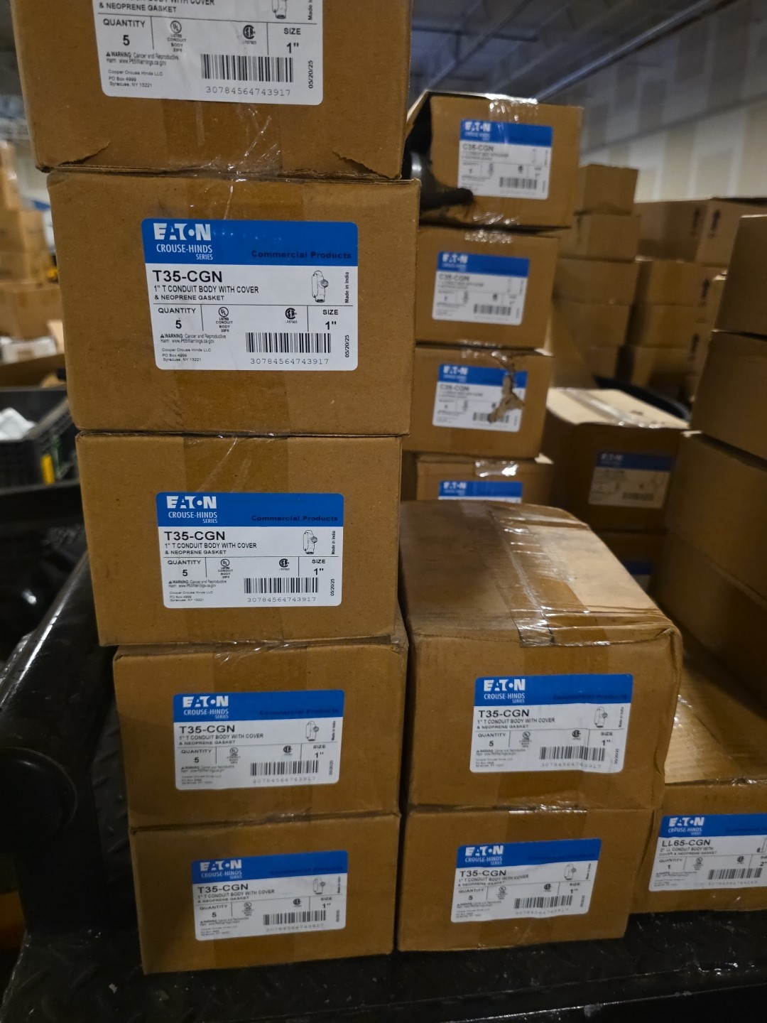 5 NEW EATON T35-CGN 1” LL CONDUIT BODIES W/COVERS & NEOPRENE GASKETS NIB
