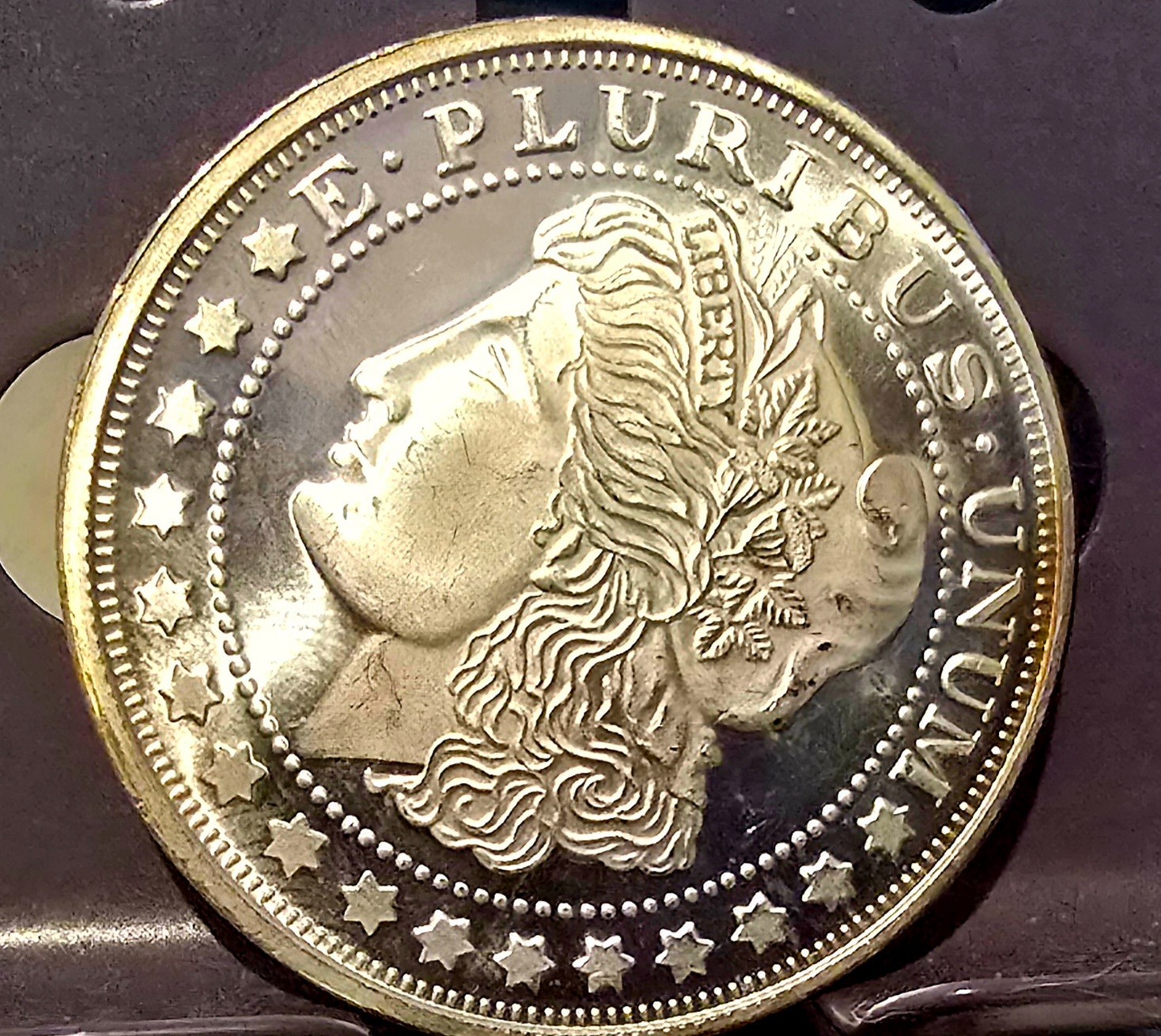 E PLURIBUS UNUM MORGAN DESIGN SILVER 1 TROY OZ SILVER ROUND STUNNING RAINBOW 🌈