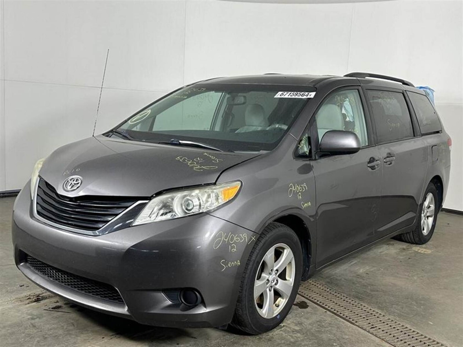 2011-2016 Toyota Sienna Engine Fuse Box