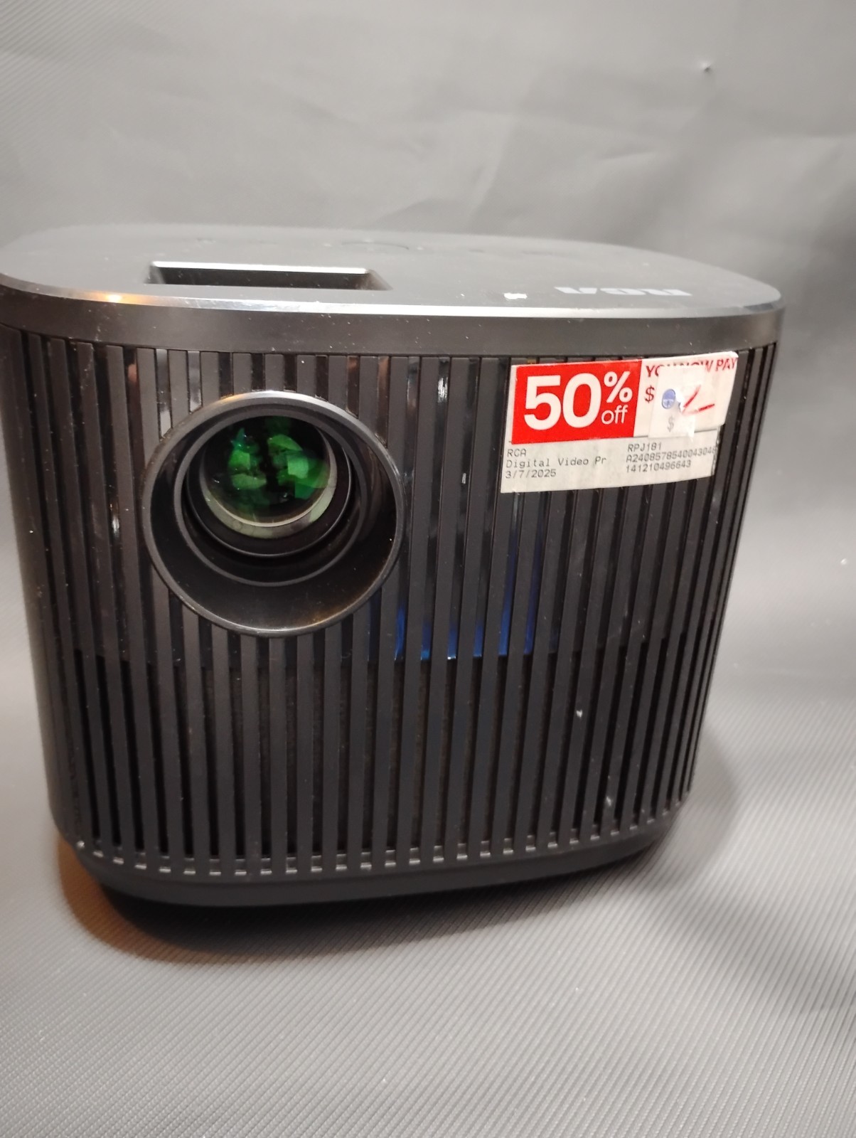 RCA RPJ185 Projector with charger