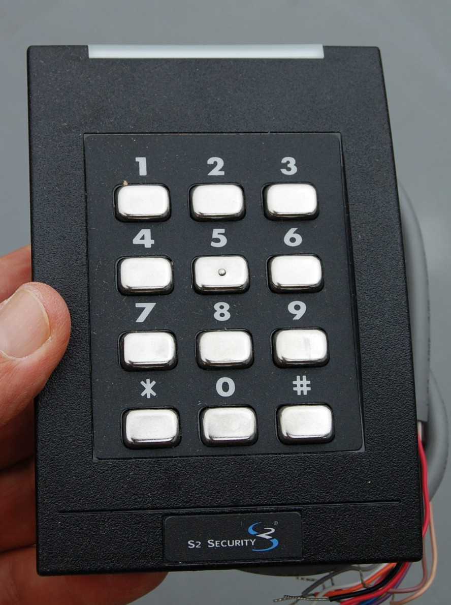 HID 921PTNNEK0058K-S2SEC RPK40 multiCLASS se Keypad Wall Switch Reader (S2 Logo)