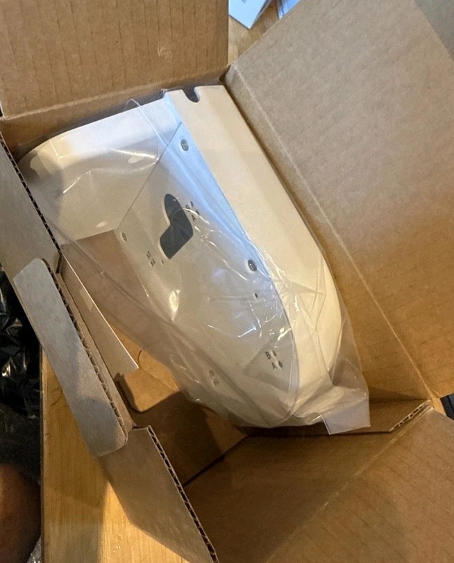 NEW IN BOX: Verkada ACC-MNT-3 White L-Shaped Camera Mount Bracket, #2A-15001-B