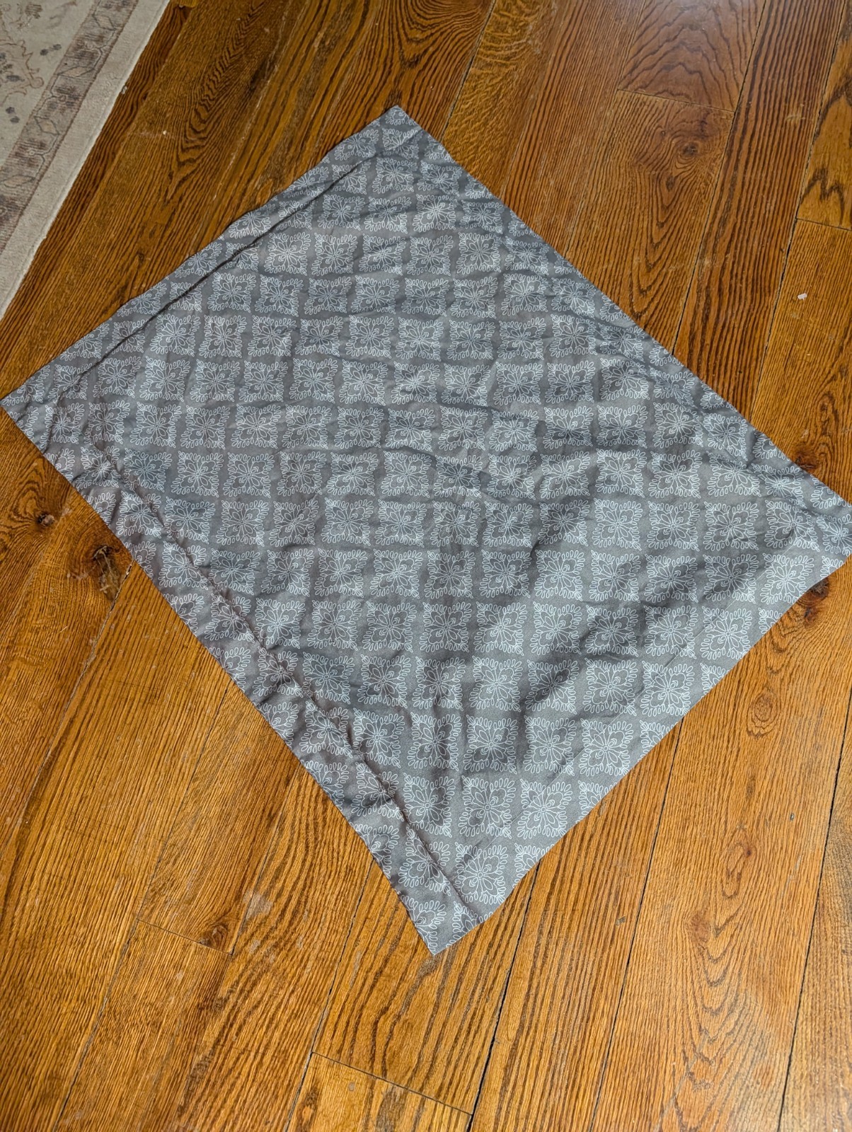 Project Runaway, Grey Pillowcase