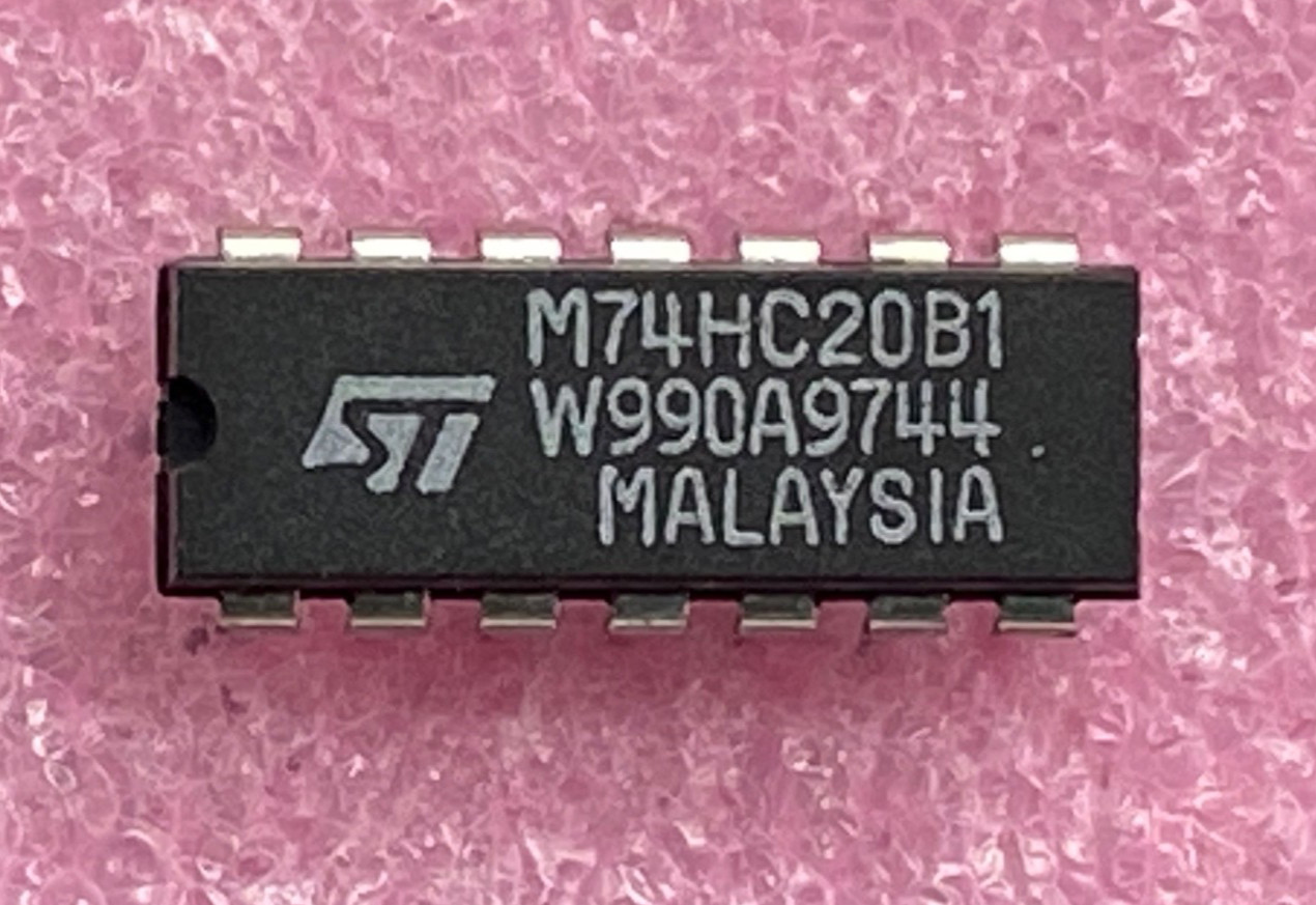 STMicroelectronics M74HC20B1 dual 4-input NAND gates Integrated Circuit