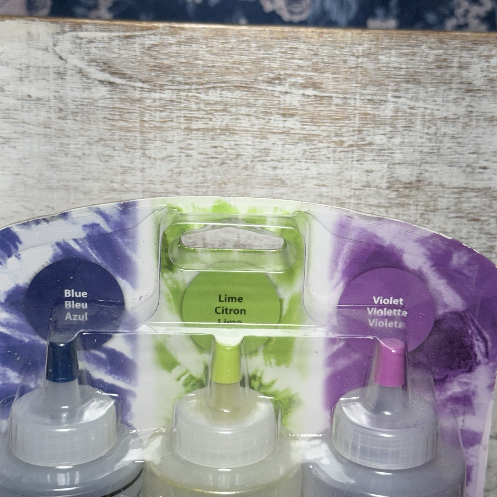 TULIP One-Step Tie-Dye Kit VIBRANT 28 Pc, .44oz/12.6g Dyes 9 Projects Brand New