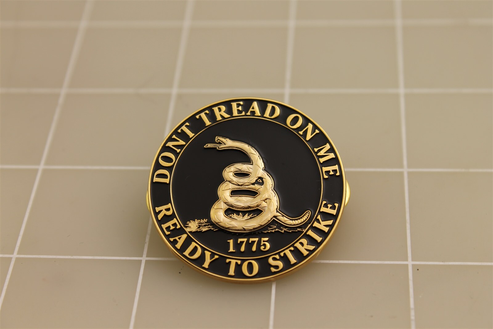 LARGE Lapel Pin "DON'T TREAD ON ME" READY TO STRIKE 1775 1.5" BRAND NEW
