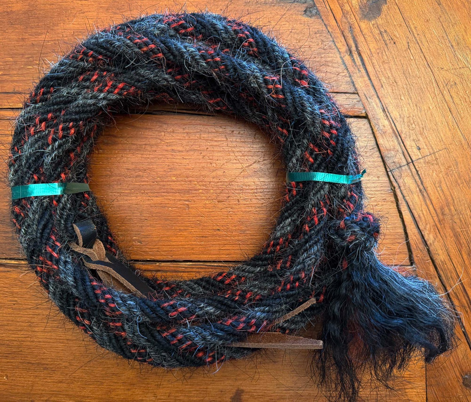 TOP END Tri- Color Tight 1/2" COWBOY VAQUERO  RED, BLACK, & GREY Mane Mecate
