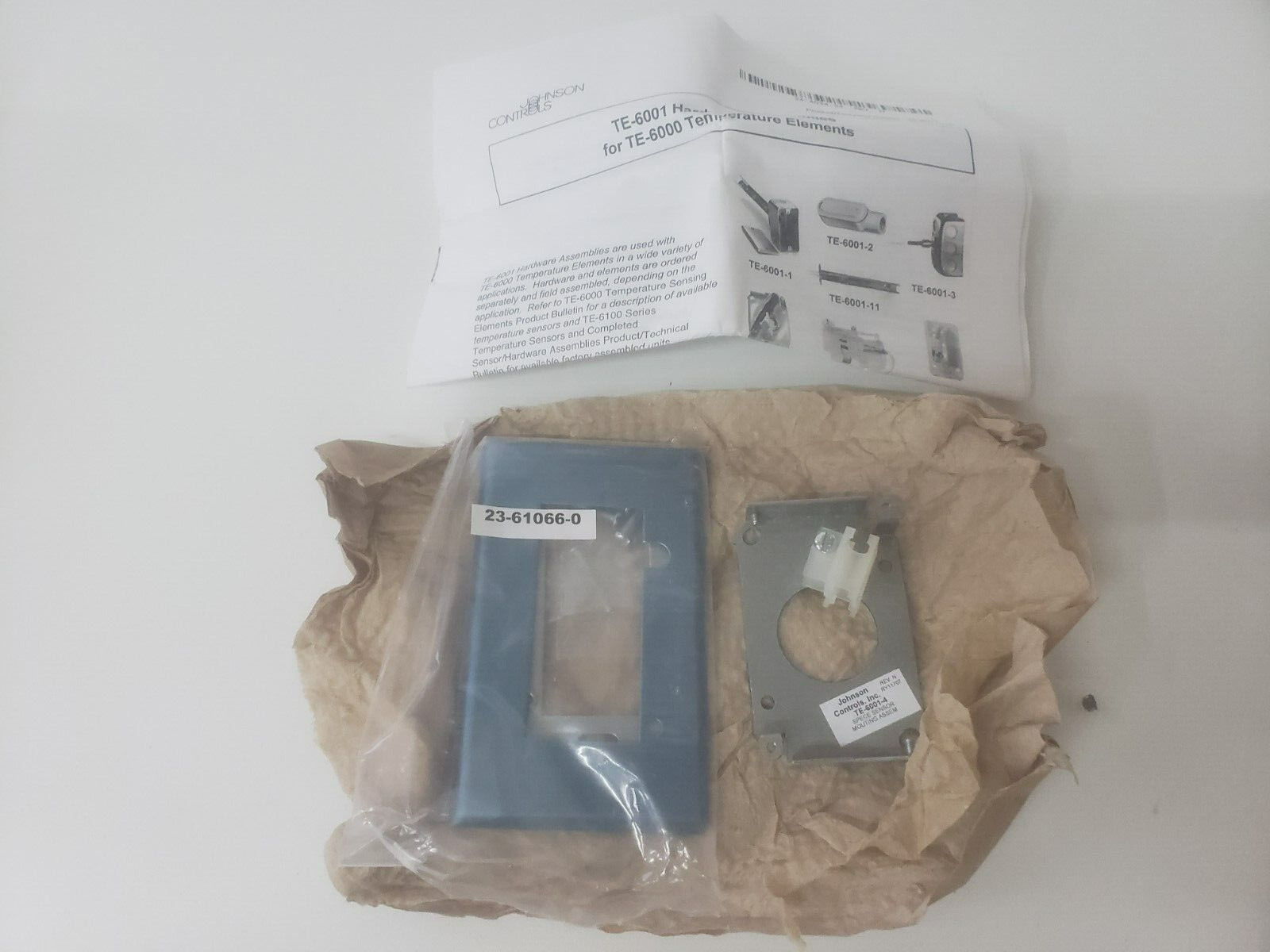 Johnson Controls TE-6001-4 Space Sensor Mounting Plate Assembly NEW