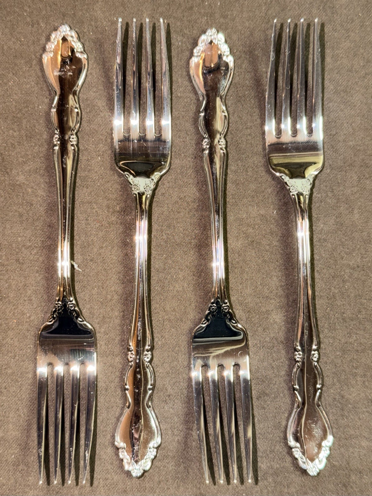 Oneida Dover Cube Set of 4 Dinner Forks Heirloom Stainless Flatware