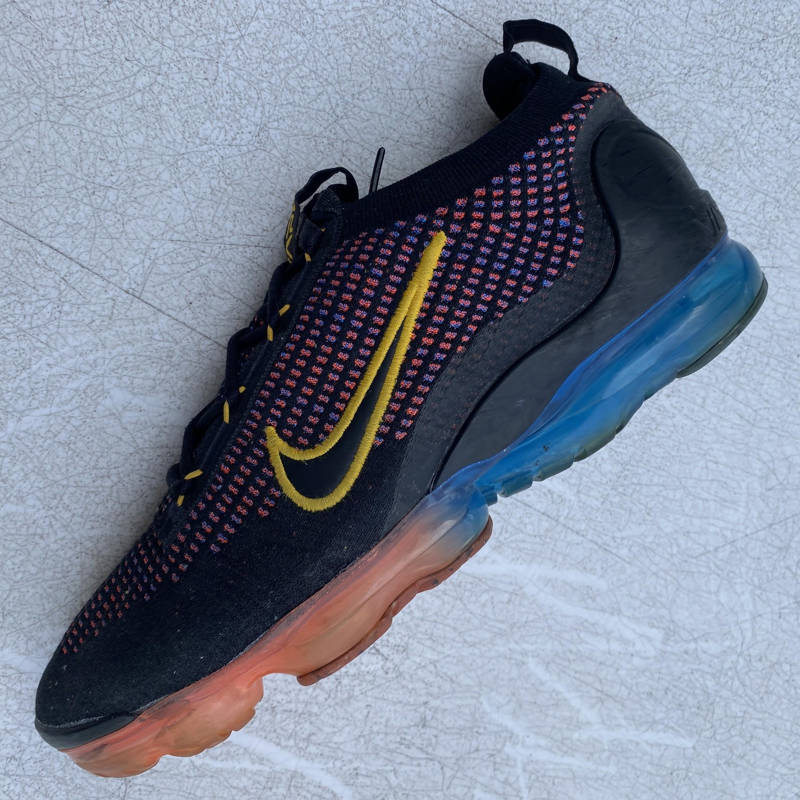 Nike Air VaporMax 2021 Flyknit Shoes Mens 11 Black Yellow Sneakers DV2118-001