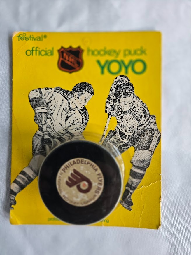 Festival Official NHL Philadelphia Flyers Hockey Puck Yoyo - 1974 - Sealed