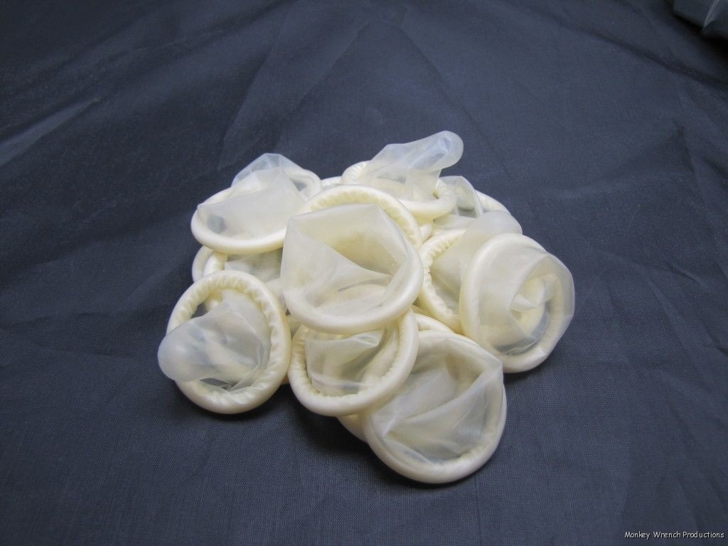 Non-Lubricated Beltpack Sweat Protectors White Condoms (100 pack)