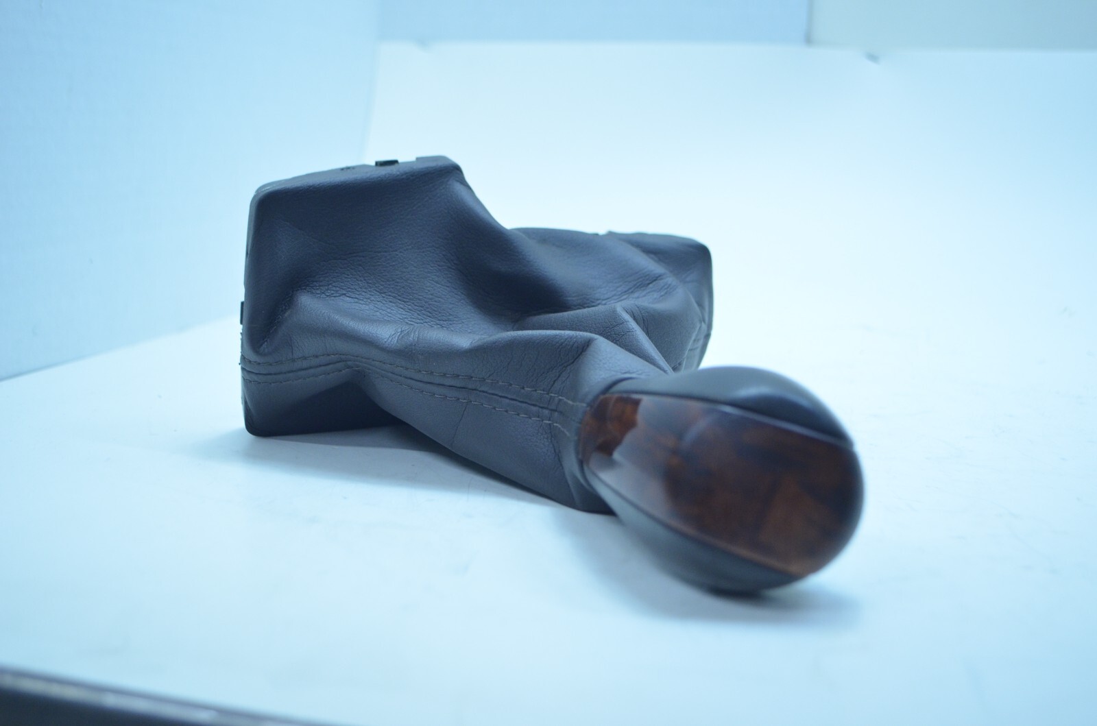 10-13 BUICK LACROSSE AUTOMATIC TRANSMISSION SHIFTER BOOT OEM