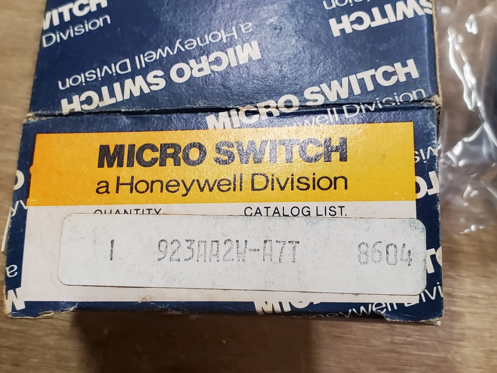 Honeywell Micro Switch 923AA2W-A7T Proximity Sensor, New in box